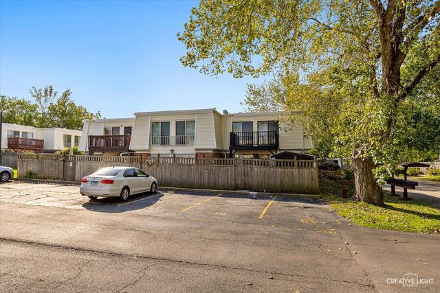 34W657 W Elm Court C, St. Charles, IL 60174