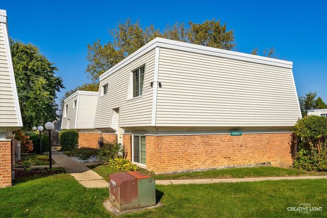 34W657 W Elm Court C, St. Charles, IL 60174