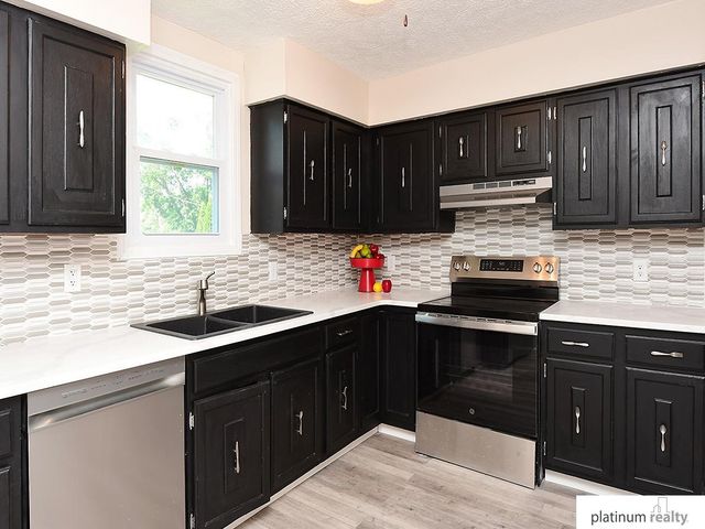 9635 Maple Street, Omaha, NE 68134