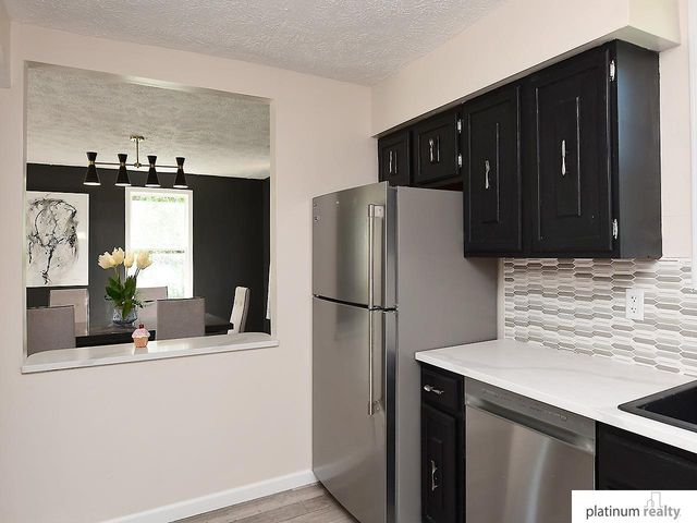 9635 Maple Street, Omaha, NE 68134