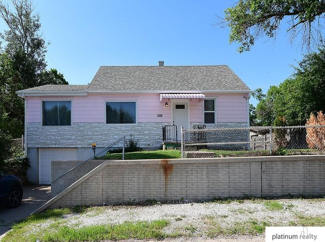 9635 Maple Street, Omaha, NE 68134