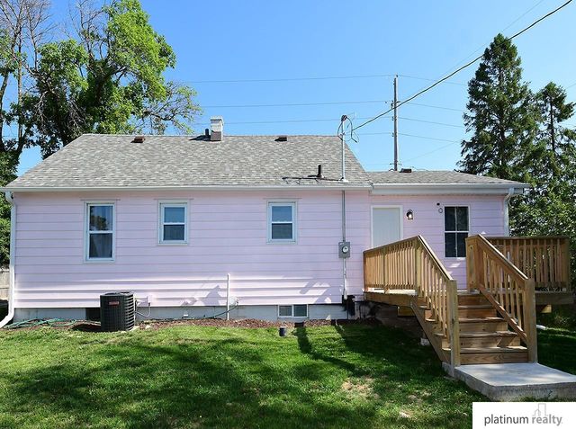 9635 Maple Street, Omaha, NE 68134