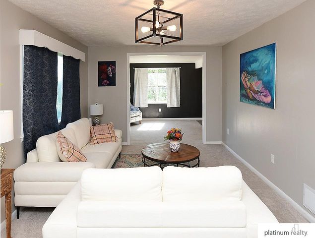 9635 Maple Street, Omaha, NE 68134