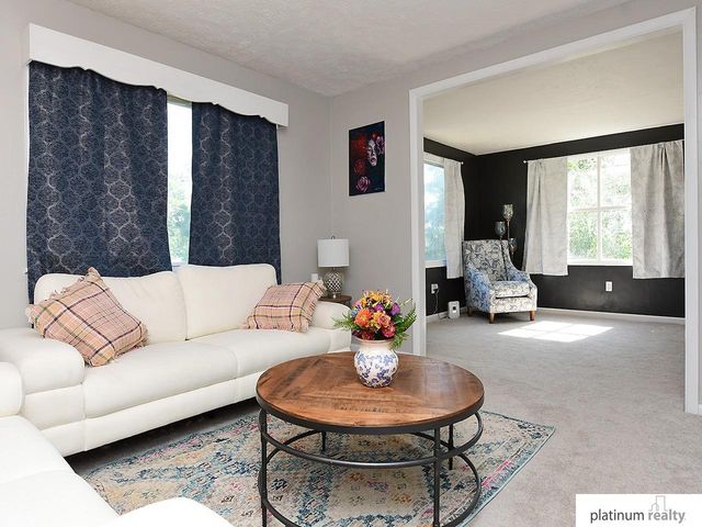 9635 Maple Street, Omaha, NE 68134