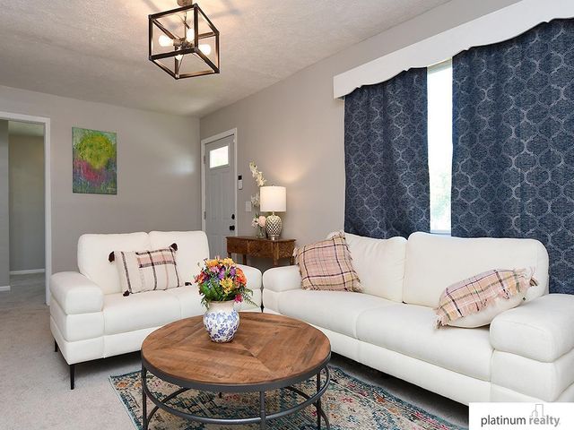 9635 Maple Street, Omaha, NE 68134