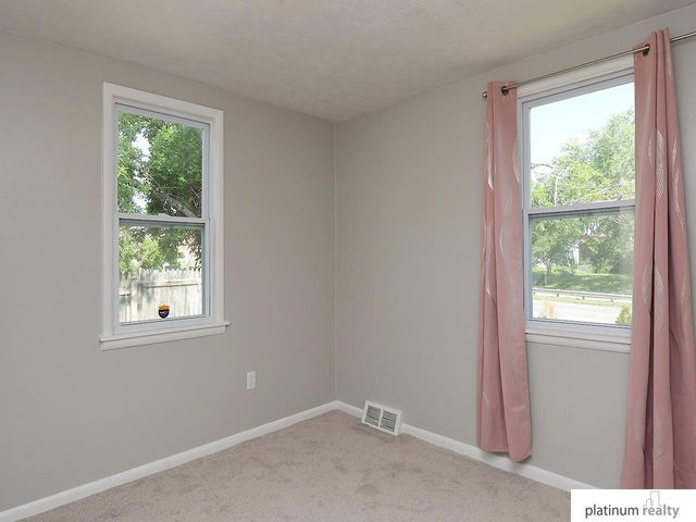 9635 Maple Street, Omaha, NE 68134