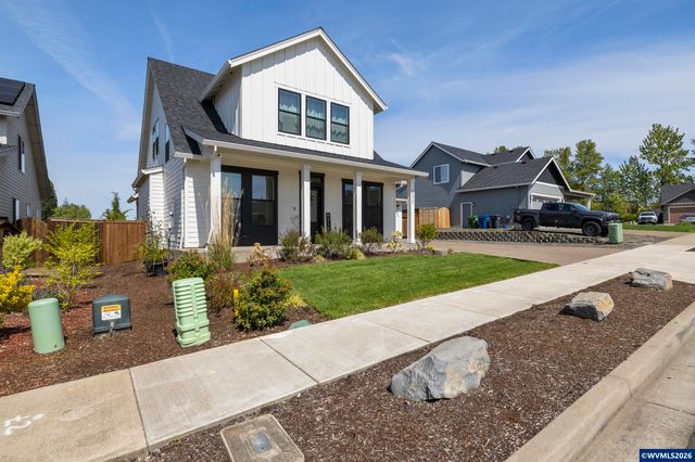 835 Reagan St, Mt Angel, OR 97362