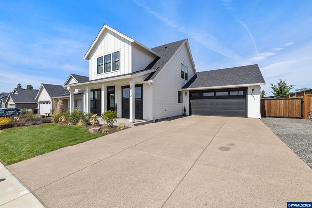 835 Reagan St, Mt Angel, OR 97362
