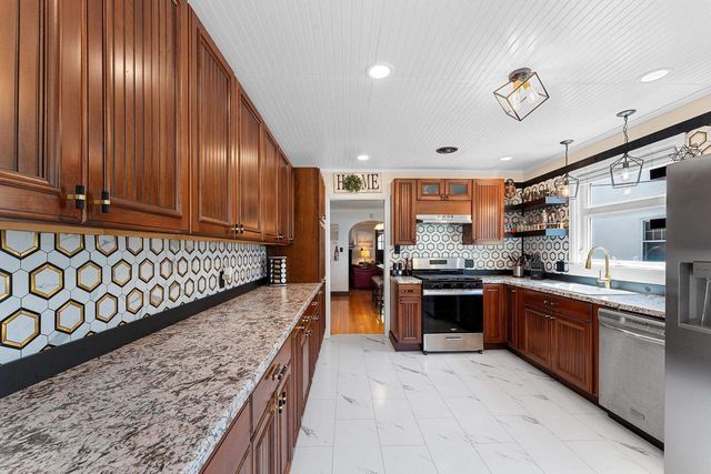 889 DOUSMAN STREET, Green Bay, WI 54303