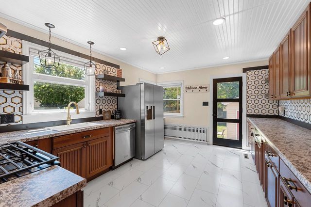 889 DOUSMAN STREET, Green Bay, WI 54303