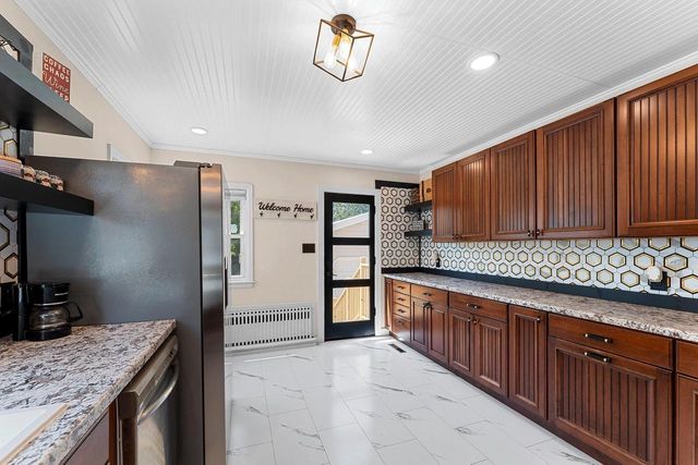 889 DOUSMAN STREET, Green Bay, WI 54303