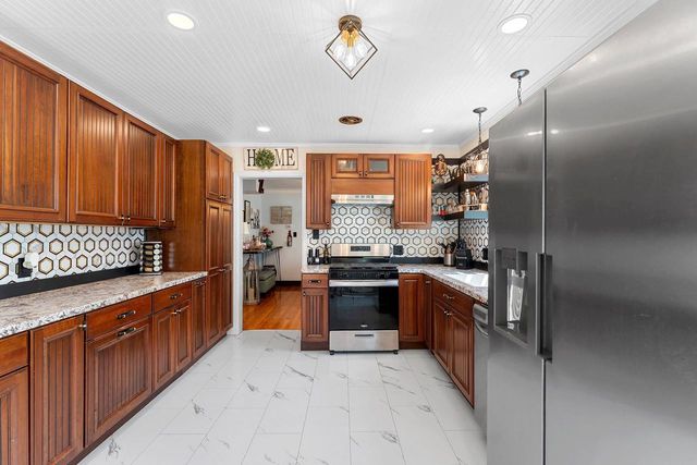 889 DOUSMAN STREET, Green Bay, WI 54303