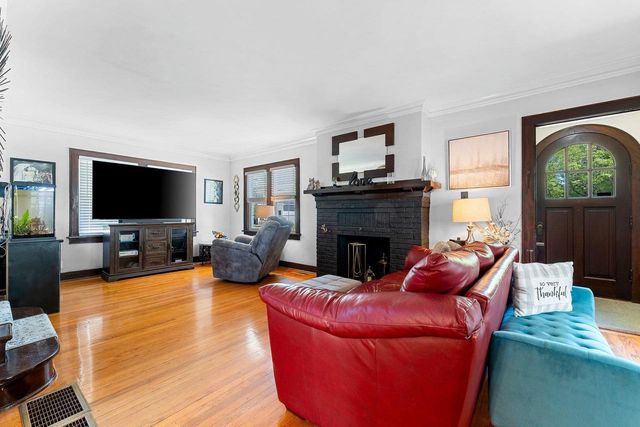 889 DOUSMAN STREET, Green Bay, WI 54303
