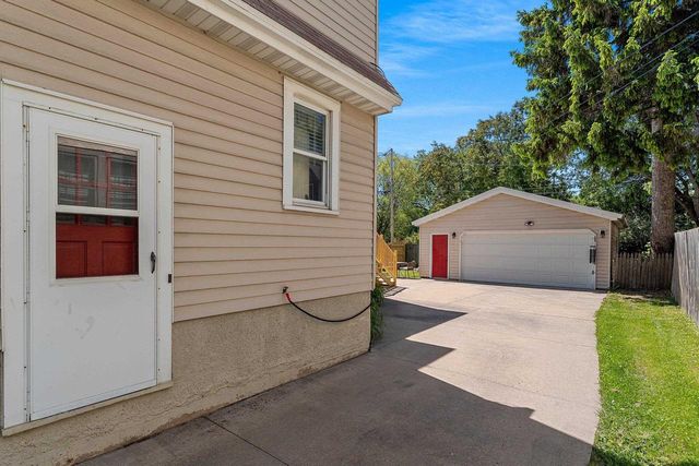 889 DOUSMAN STREET, Green Bay, WI 54303
