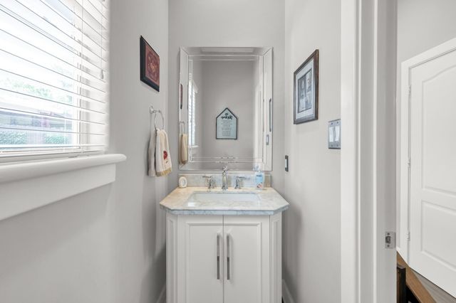 211 Wedgewood Drive, Montgomery, TX 77356