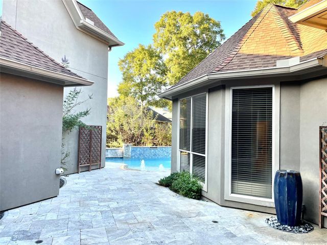 211 Wedgewood Drive, Montgomery, TX 77356