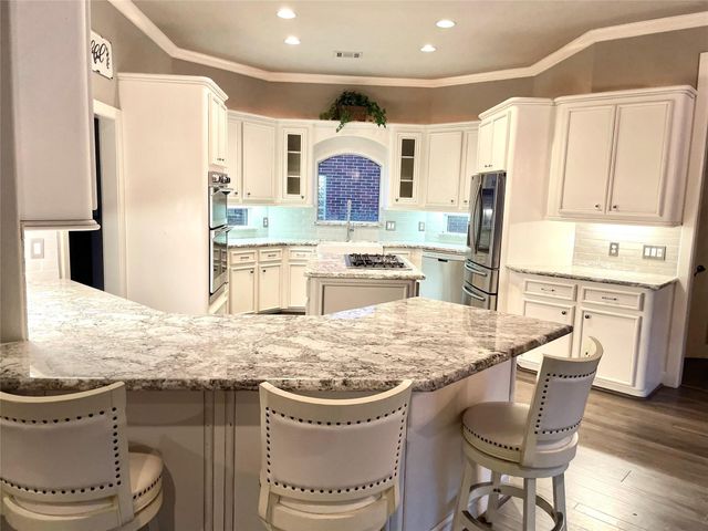 211 Wedgewood Drive, Montgomery, TX 77356