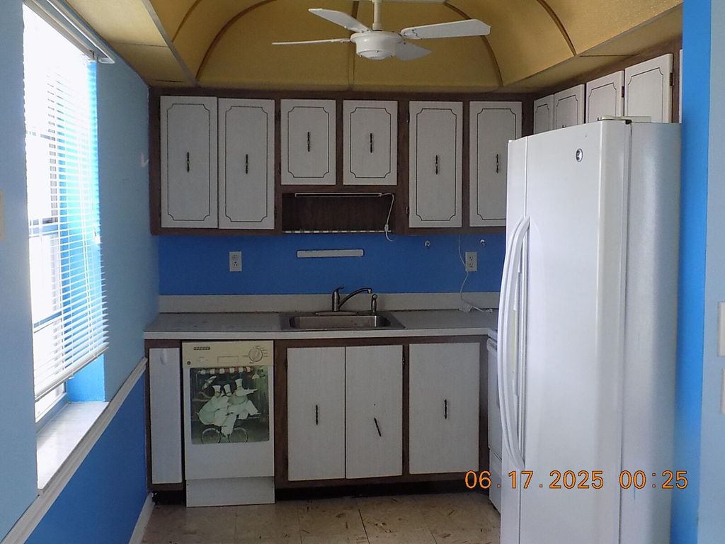 Image 6 of property listing at 469 Normandy J, Delray Beach, FL 33484