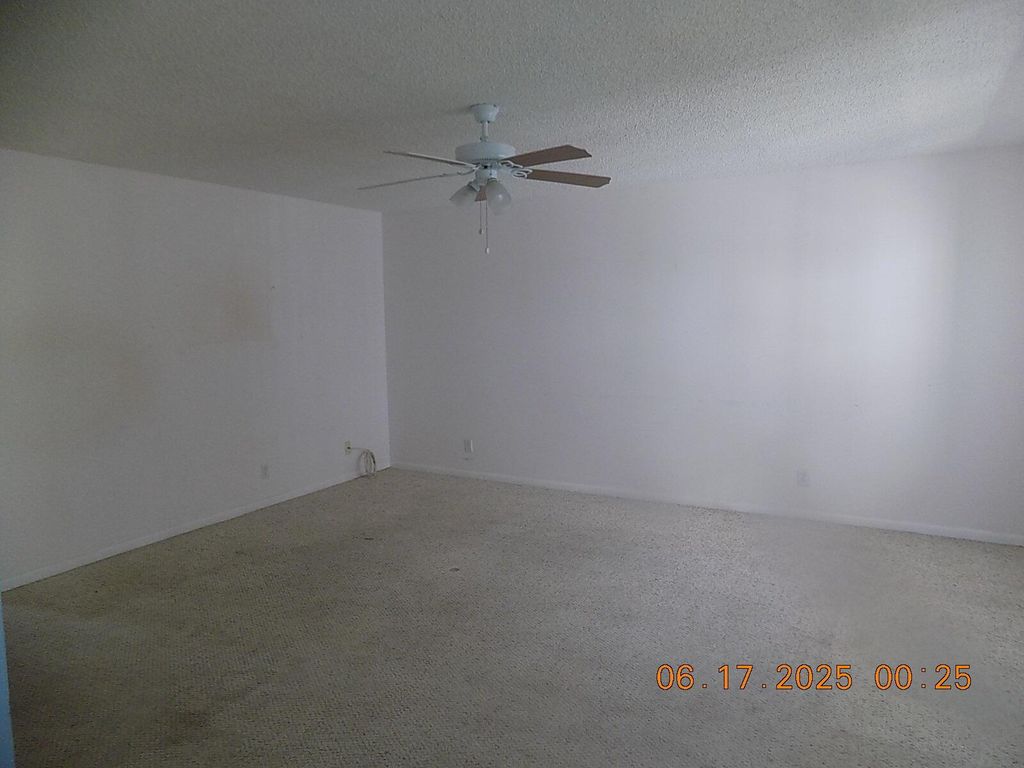 Image 7 of property listing at 469 Normandy J, Delray Beach, FL 33484