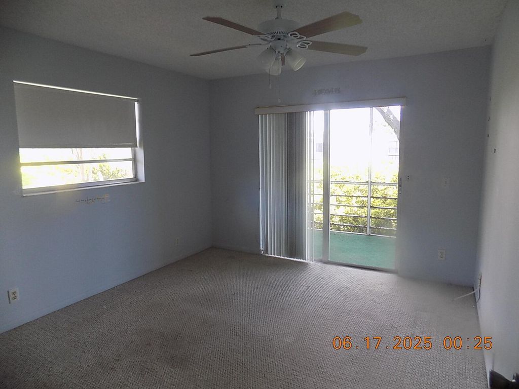 Image 8 of property listing at 469 Normandy J, Delray Beach, FL 33484
