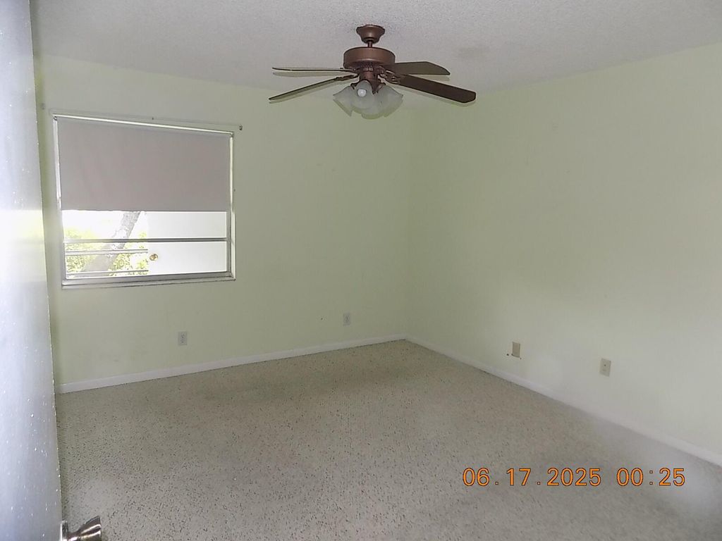 Image 9 of property listing at 469 Normandy J, Delray Beach, FL 33484