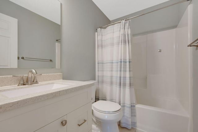 15548 Dynasty Way 103, Apple Valley, MN 55124