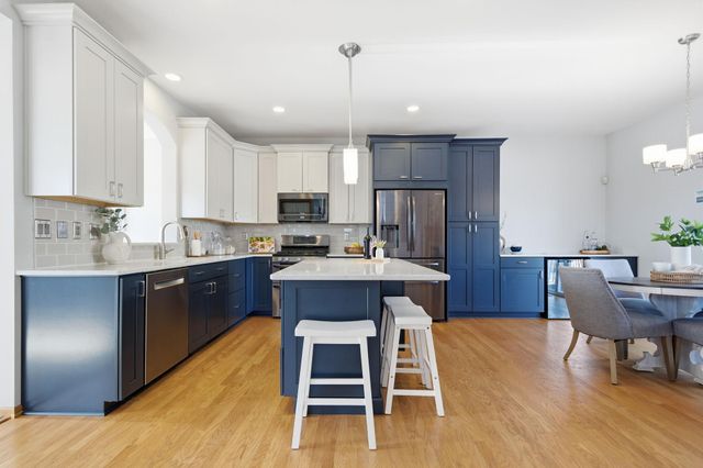 15548 Dynasty Way 103, Apple Valley, MN 55124