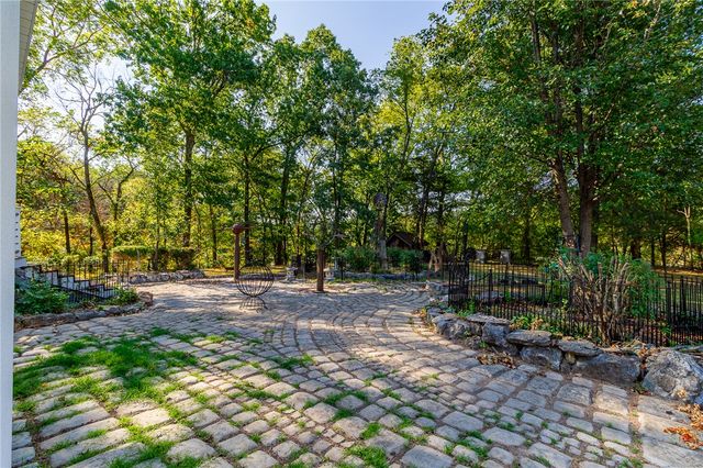56 Overton Drive, Bella Vista, AR 72714