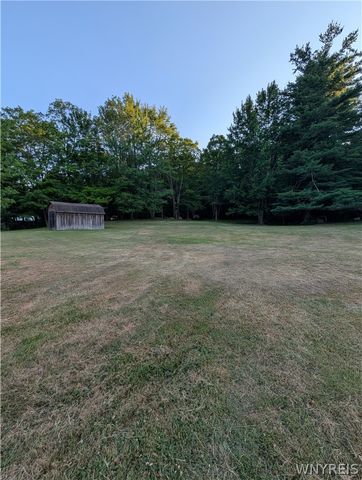 7236 Lower East Hill Road, Boston, NY 14033