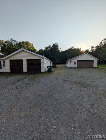 7236 Lower East Hill Road, Boston, NY 14033