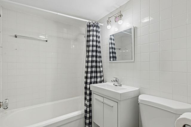 2656 N Newcastle Avenue, Chicago, IL 60707