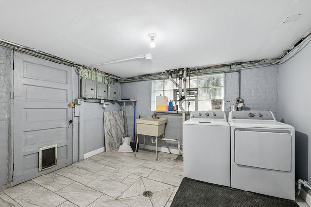 2656 N Newcastle Avenue, Chicago, IL 60707