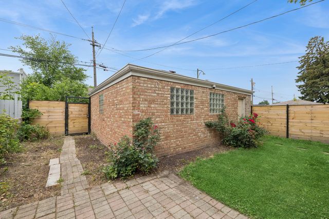 2656 N Newcastle Avenue, Chicago, IL 60707