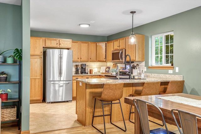 11123 W Edgerton AVENUE, Hales Corners, WI 53130
