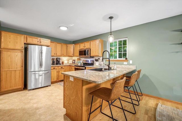 11123 W Edgerton AVENUE, Hales Corners, WI 53130