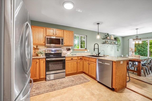 11123 W Edgerton AVENUE, Hales Corners, WI 53130