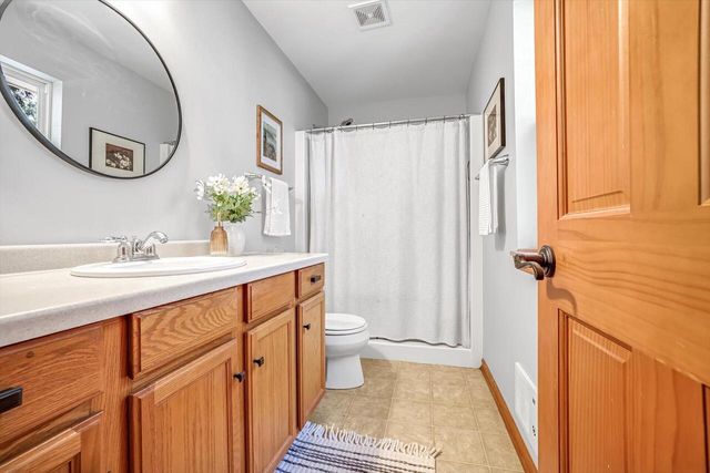 11123 W Edgerton AVENUE, Hales Corners, WI 53130