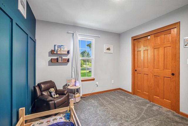 11123 W Edgerton AVENUE, Hales Corners, WI 53130
