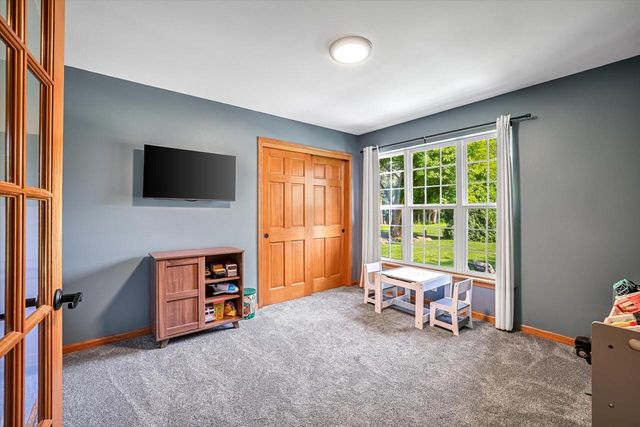 11123 W Edgerton AVENUE, Hales Corners, WI 53130