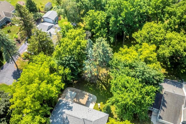 11123 W Edgerton AVENUE, Hales Corners, WI 53130