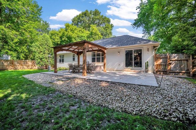 11123 W Edgerton AVENUE, Hales Corners, WI 53130