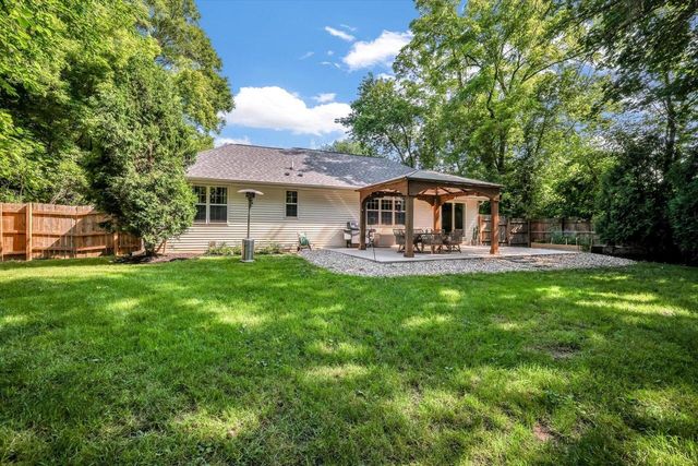 11123 W Edgerton AVENUE, Hales Corners, WI 53130