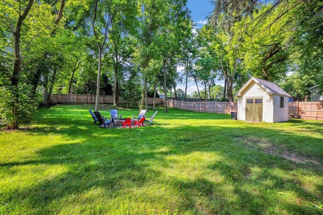 11123 W Edgerton AVENUE, Hales Corners, WI 53130