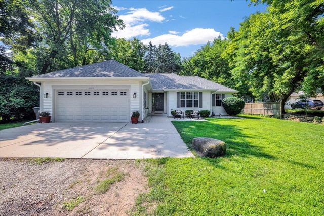 11123 W Edgerton AVENUE, Hales Corners, WI 53130