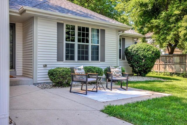 11123 W Edgerton AVENUE, Hales Corners, WI 53130