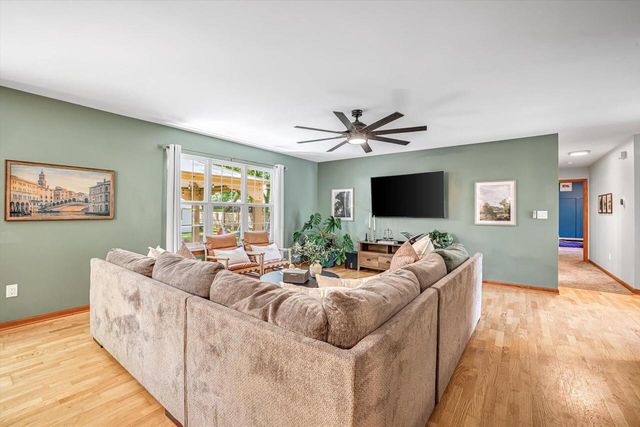 11123 W Edgerton AVENUE, Hales Corners, WI 53130