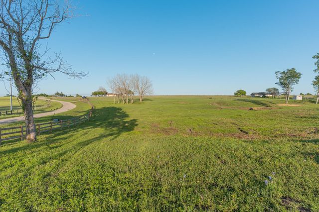 11950 Whitman Rd, Brenham, TX 77833