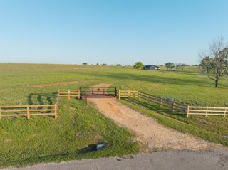 11950 Whitman Rd, Brenham, TX 77833