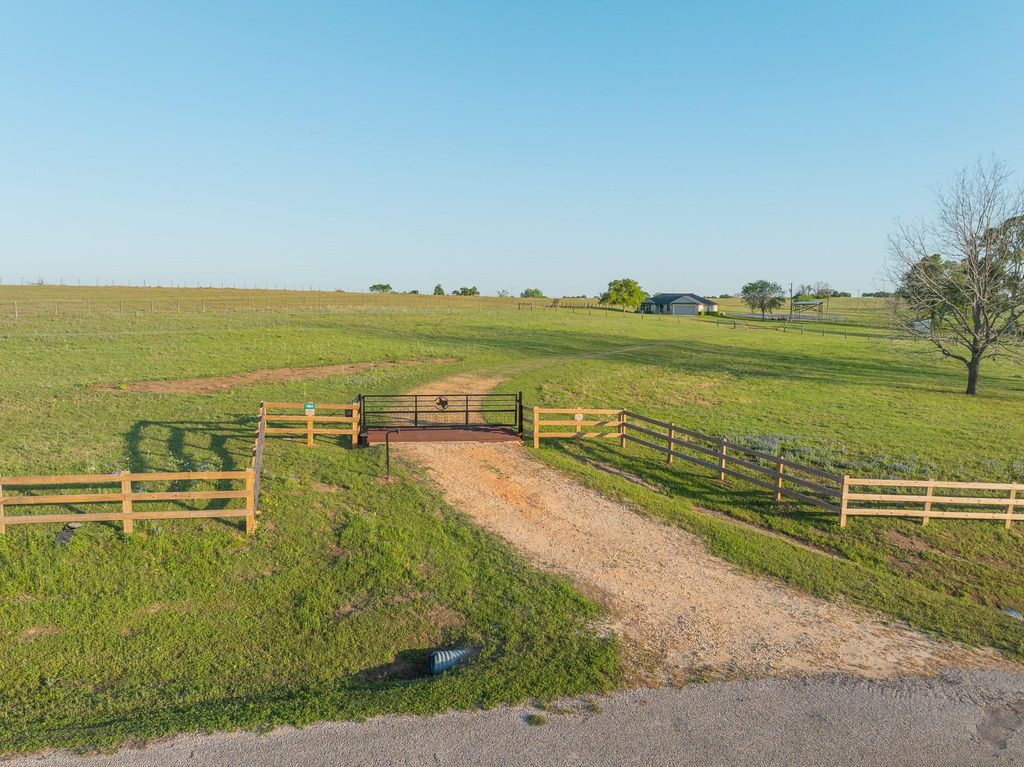 11950 Whitman Rd, Brenham, TX 77833