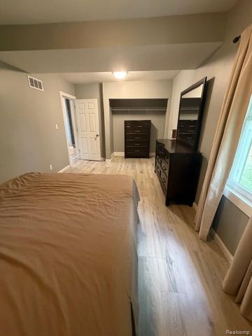 449 Midway Avenue, Pontiac, MI 48341